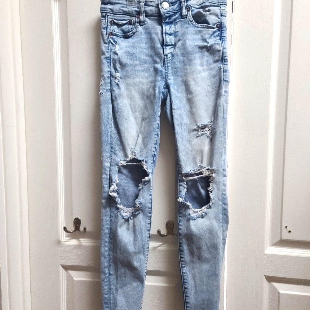 American Eagle next level stretch distressed jeans size 4, regular length